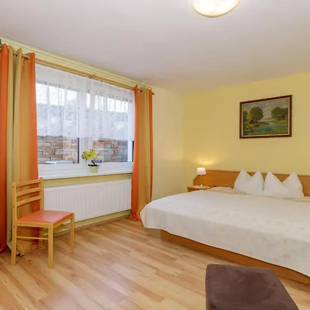 Kalle Fuer 2 Personen Und Terrasse Apartment